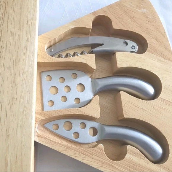 Wooden Cheese Board with Stainless Steel Tools - Picture 3 of 5